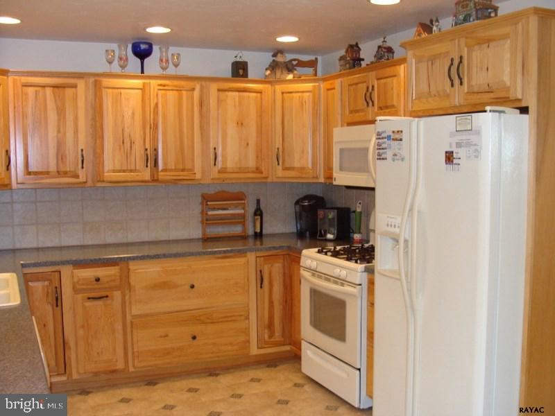 885 Canal Road Manchester, PA 17345 - Photo 5 of 32 Gallery Image 5