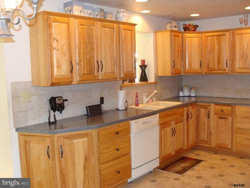 885 Canal Road Manchester, PA 17345 - Photo 6 of 32 Gallery Image 6