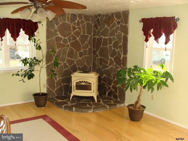885 Canal Road Manchester, PA 17345 - Photo 9 of 32 Gallery Image 9