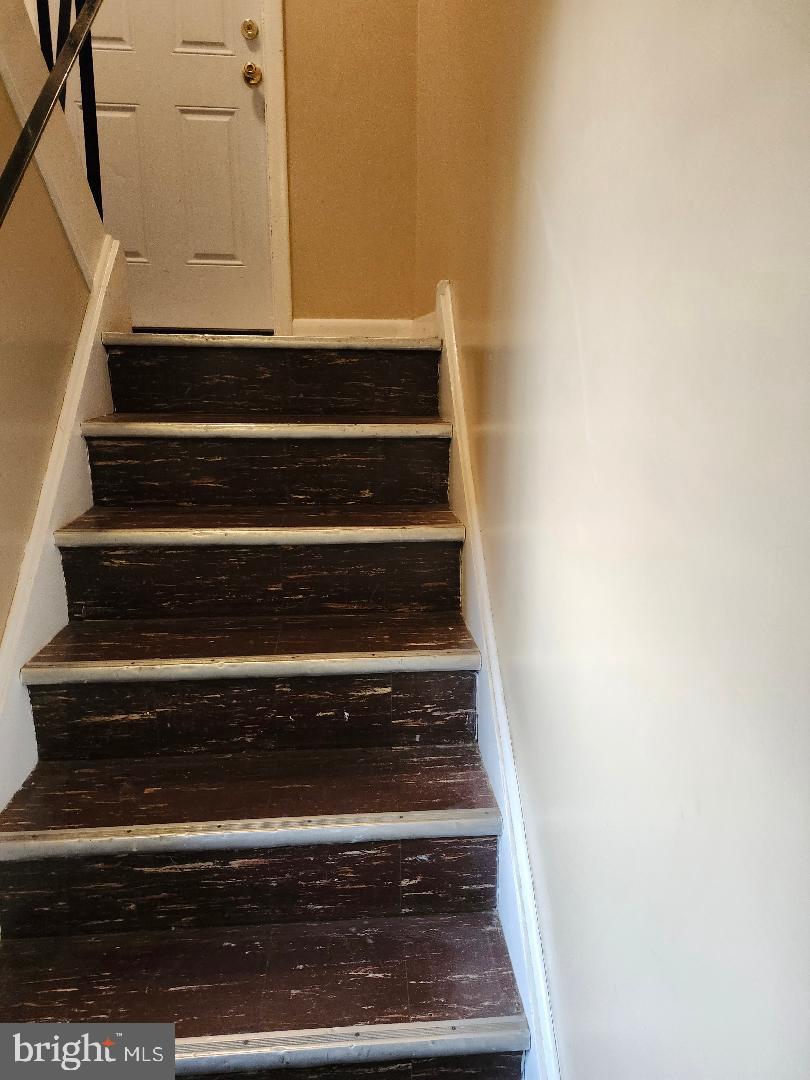 524 South Cedar Lane Upper Darby, PA 19082 - Photo 15 of 16 a view of entryway