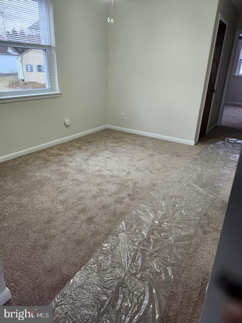 524 South Cedar Lane Upper Darby, PA 19082 - Photo 3 of 16 a view of room