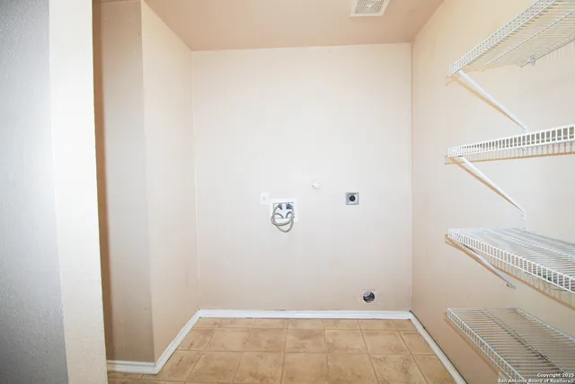 a view of utility room