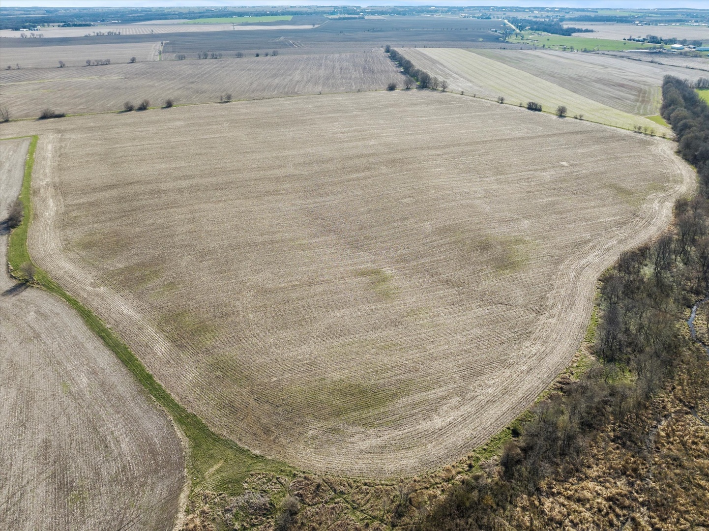 2790 North 4201st Road Sheridan, IL 60551 - Photo 10 of 18 a bathroom with a bathtub