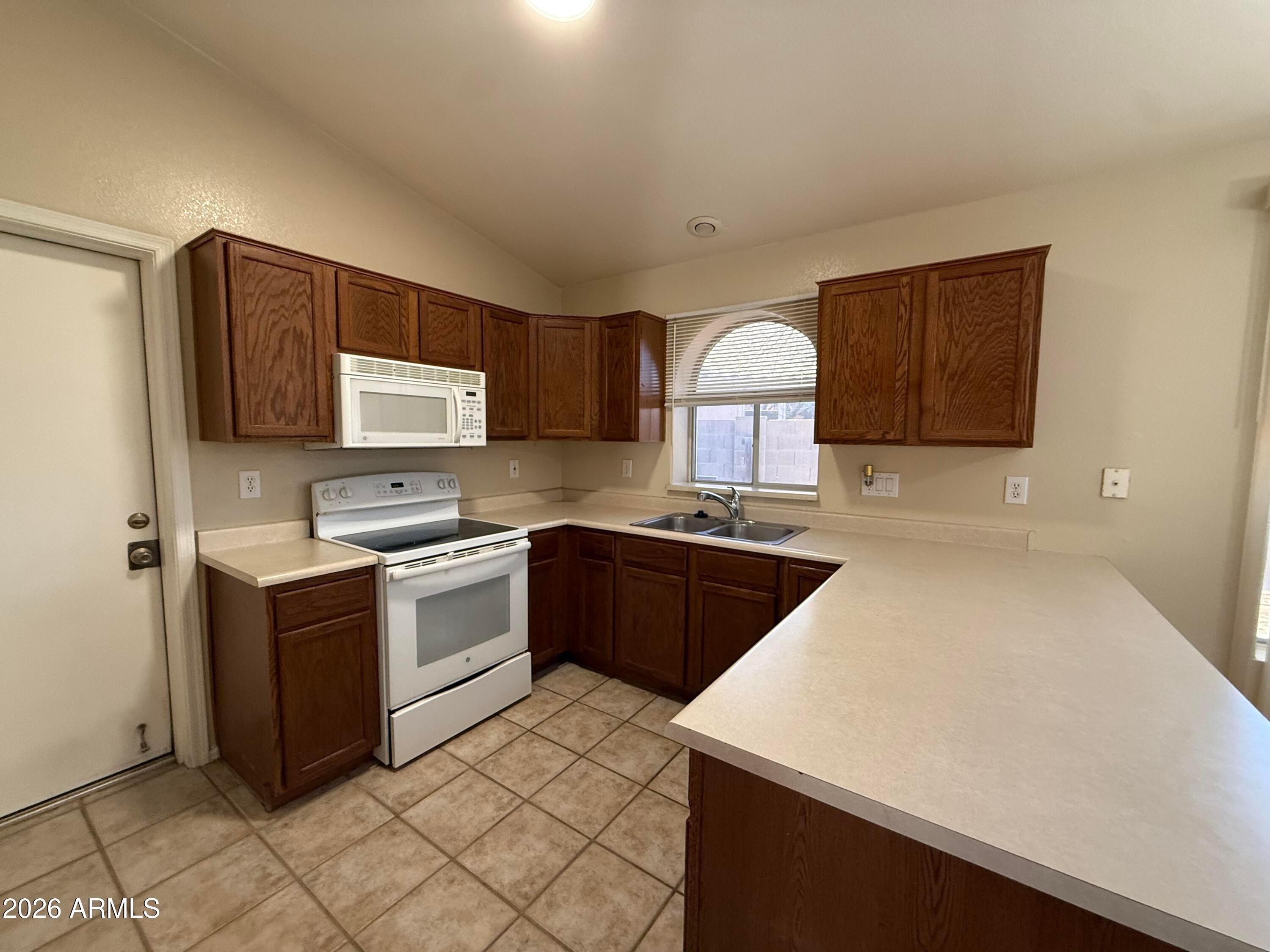 12742 West Monte Vista Road Avondale, AZ 85392 - Photo 4 of 18 Photo #4