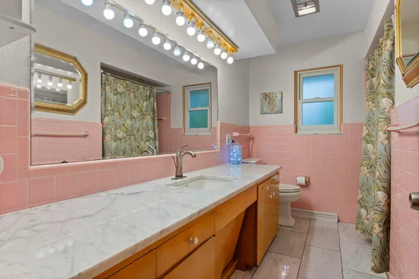 $274,900 | 2 Azalea Court, Hillsdale, MI 49242