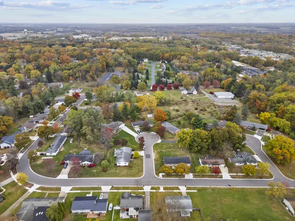 $274,900 | 2 Azalea Court, Hillsdale, MI 49242