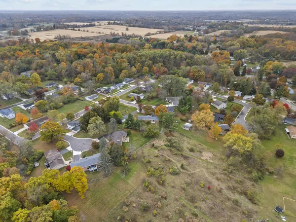 $274,900 | 2 Azalea Court, Hillsdale, MI 49242