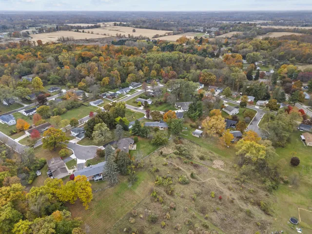 $279,900 | 2 Azalea Court, Hillsdale, MI 49242