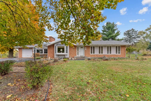 $279,900 | 2 Azalea Court, Hillsdale, MI 49242