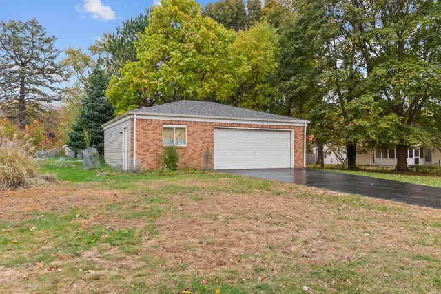 $279,900 | 2 Azalea Court, Hillsdale, MI 49242