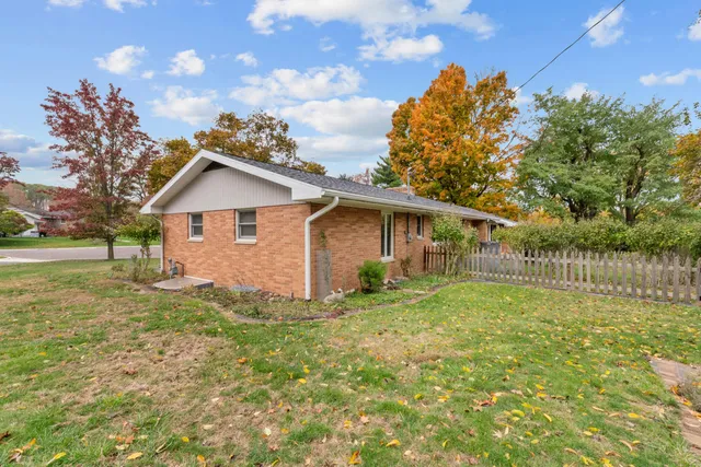 $279,900 | 2 Azalea Court, Hillsdale, MI 49242