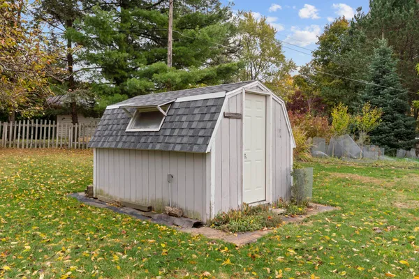 $274,900 | 2 Azalea Court, Hillsdale, MI 49242