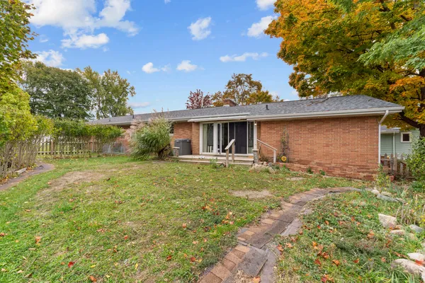 $274,900 | 2 Azalea Court, Hillsdale, MI 49242
