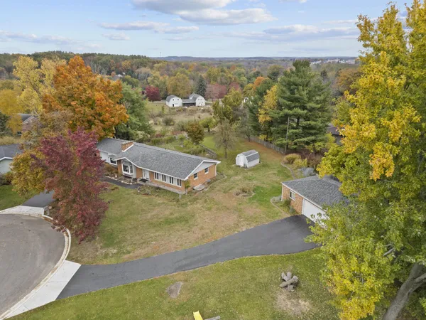 $274,900 | 2 Azalea Court, Hillsdale, MI 49242