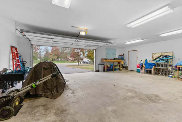 $279,900 | 2 Azalea Court, Hillsdale, MI 49242