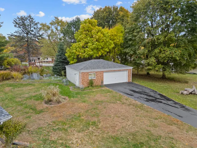 $279,900 | 2 Azalea Court, Hillsdale, MI 49242