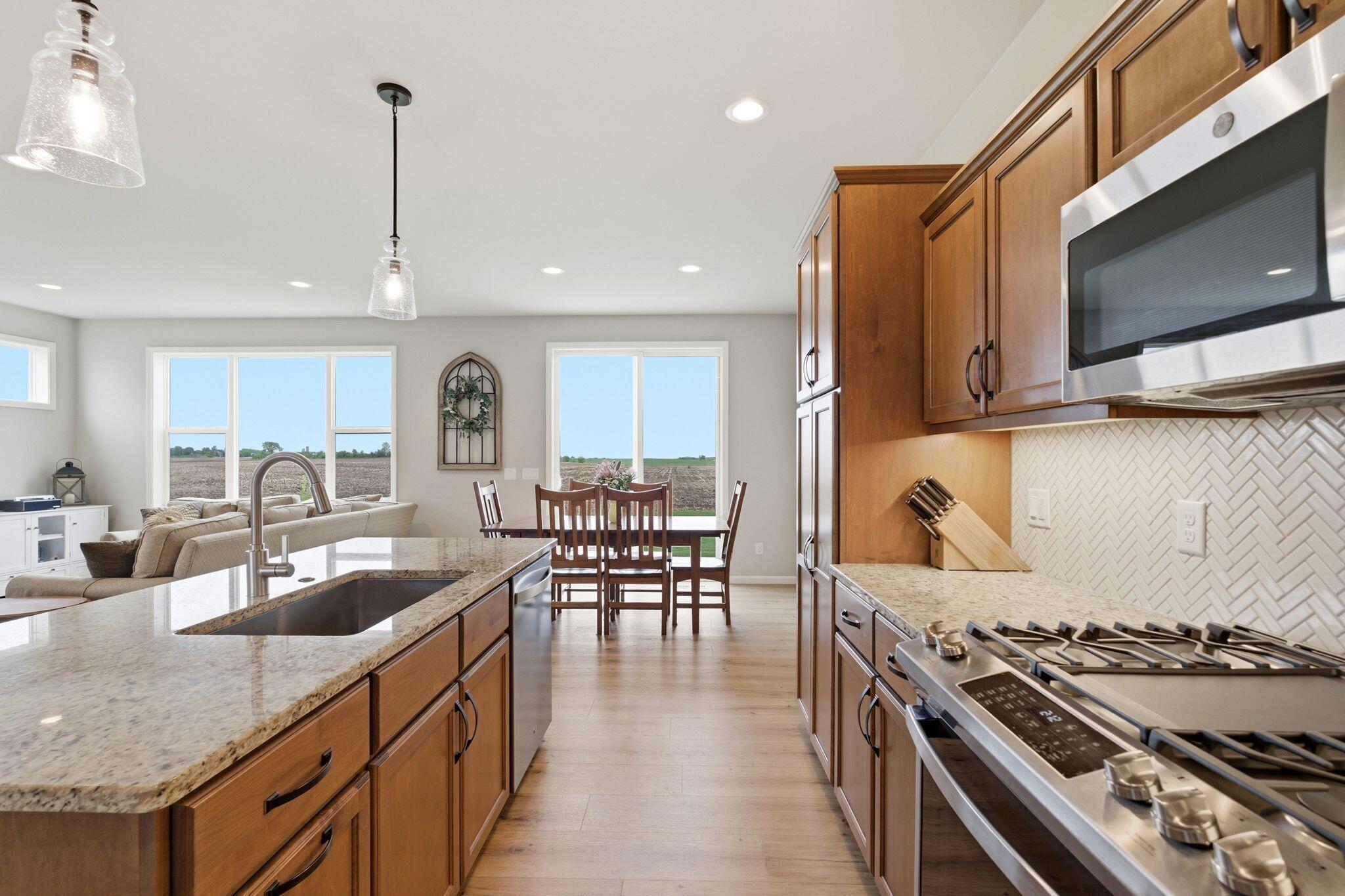 809 South Musket Ridge Drive Sun Prairie, WI 53590 - Photo 7 of 37 Kitchen & Dining