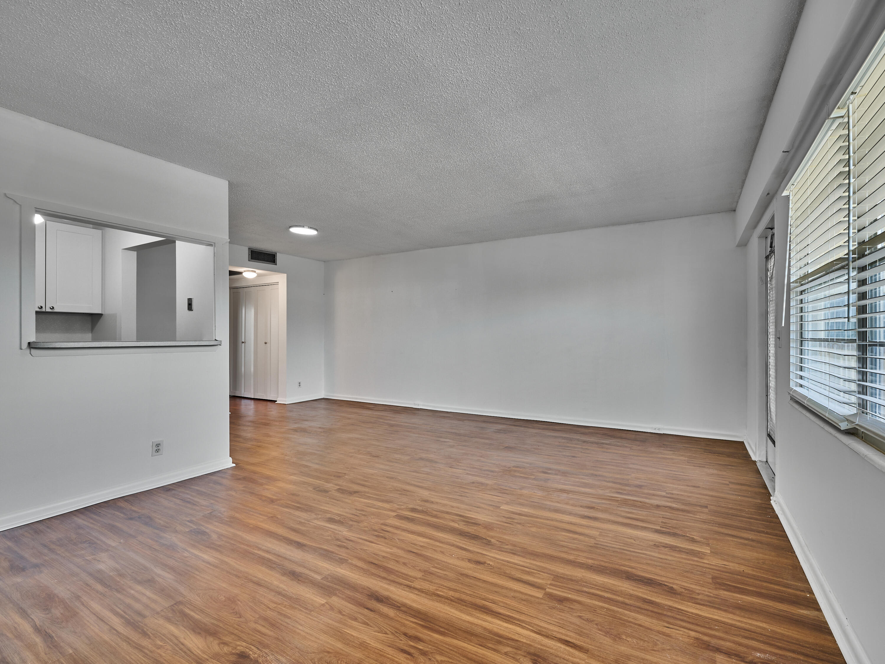 325 Mansfield Drive, Unit 325H Boca Raton, FL 33434 - Photo 5 of 17 Living Room