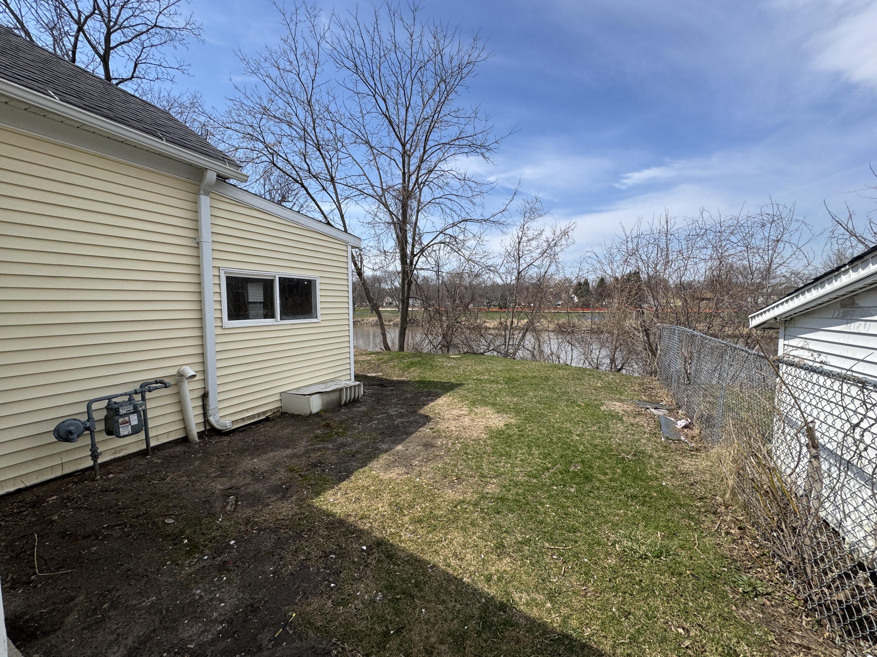 1750 9th Street Racine, WI 53403 - Photo 8 of 9 1750 Ninth st yard