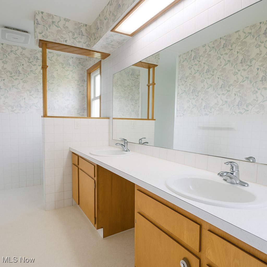 3198 Erhart Road Litchfield, OH 44253 - Photo 11 of 16 Full bath with double vanity.