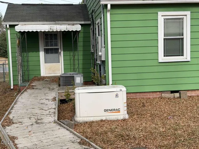 a small white building with a white roof