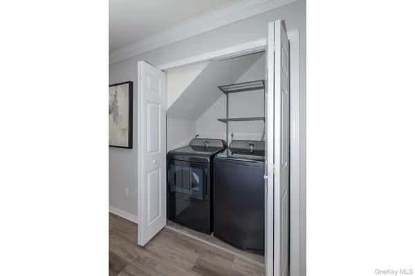 a view of a utility room with washer and dryer