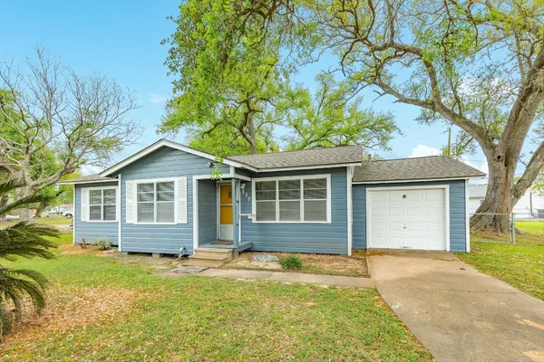 $187,900 | 837 Pin Money Street, Clute, TX 77531