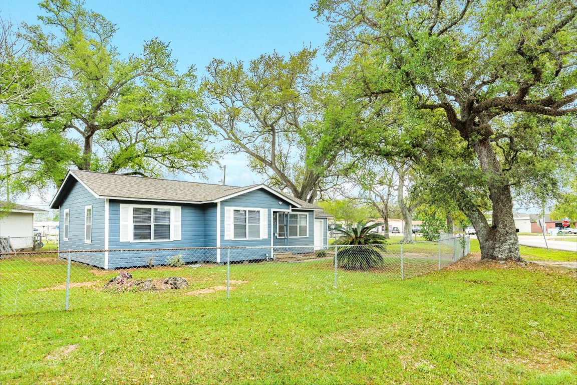 837 Pin Money Street Clute, TX 77531 - Photo 4 of 24 a house view with swimming pool in front of it