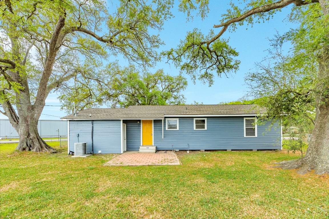 837 Pin Money Street Clute, TX 77531 - Photo 8 of 24 a front view of a house with a garden