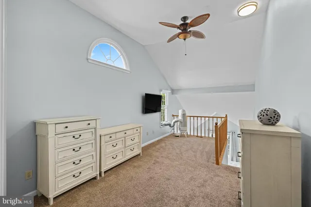 a view of livingroom with furniture