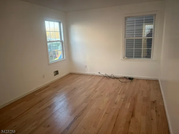 $3,850 | 1019 East Grand Street, Elizabeth, NJ 07201