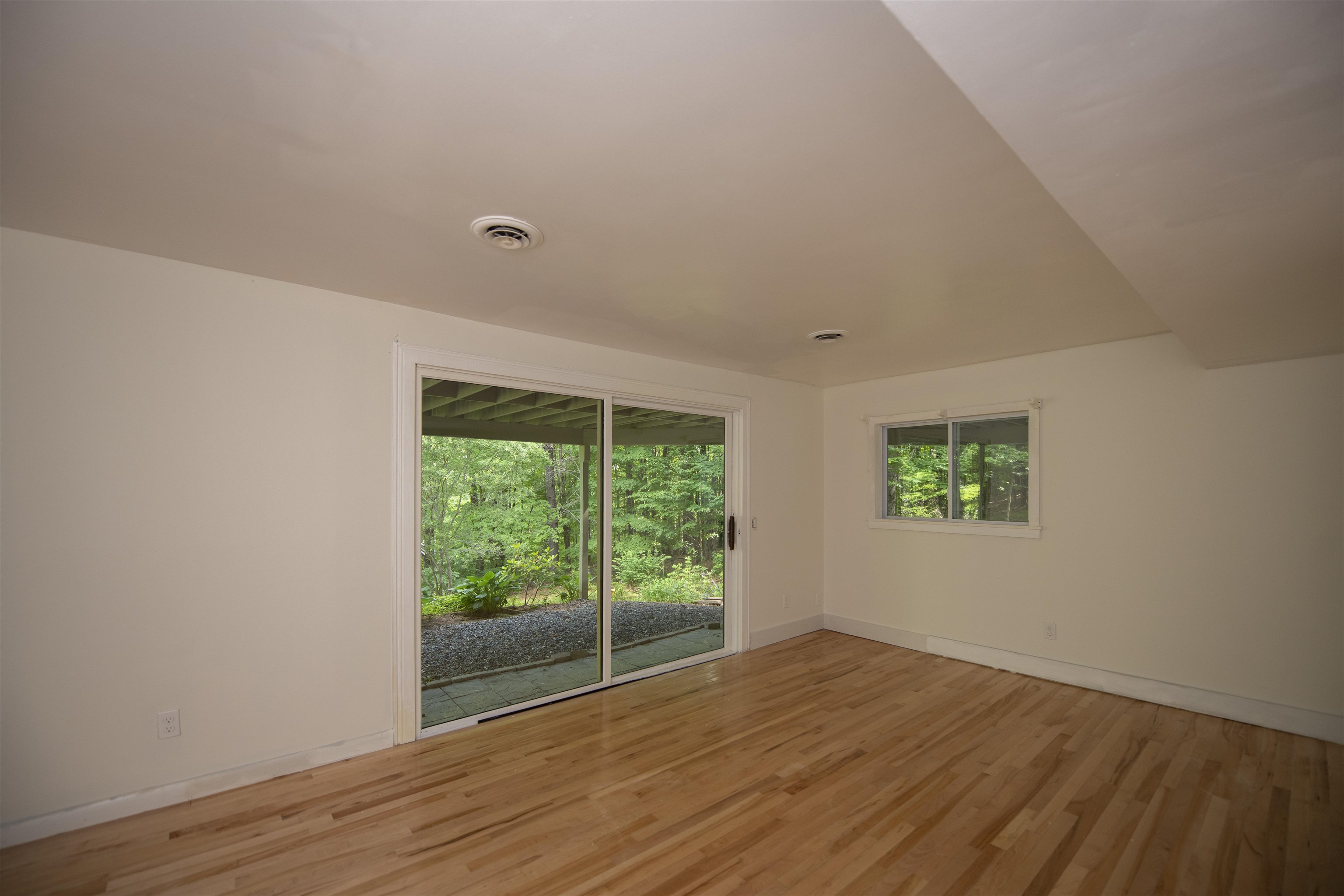 2405 Willard Road Hartford, VT 05059 - Photo 23 of 33 Gallery Image 23