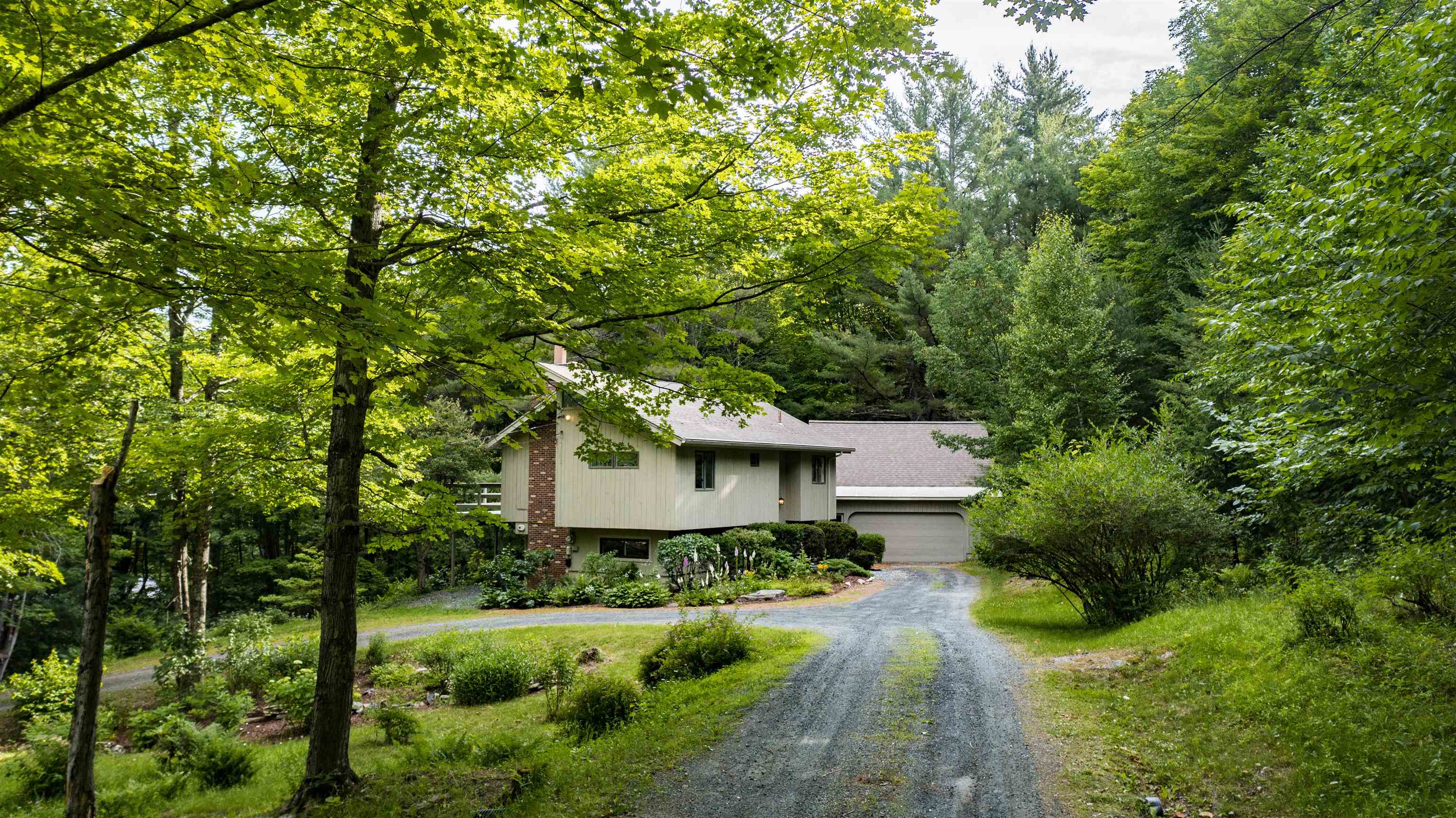 2405 Willard Road Hartford, VT 05059 - Photo 3 of 33 Gallery Image 3