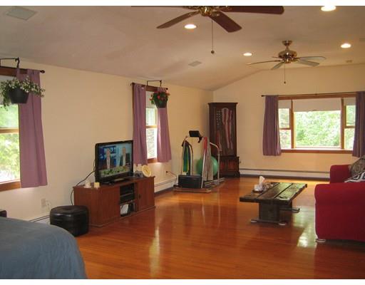6 East Huckleberry Road Lynnfield, MA 01940 - Photo 3 of 24 Gallery Image 3