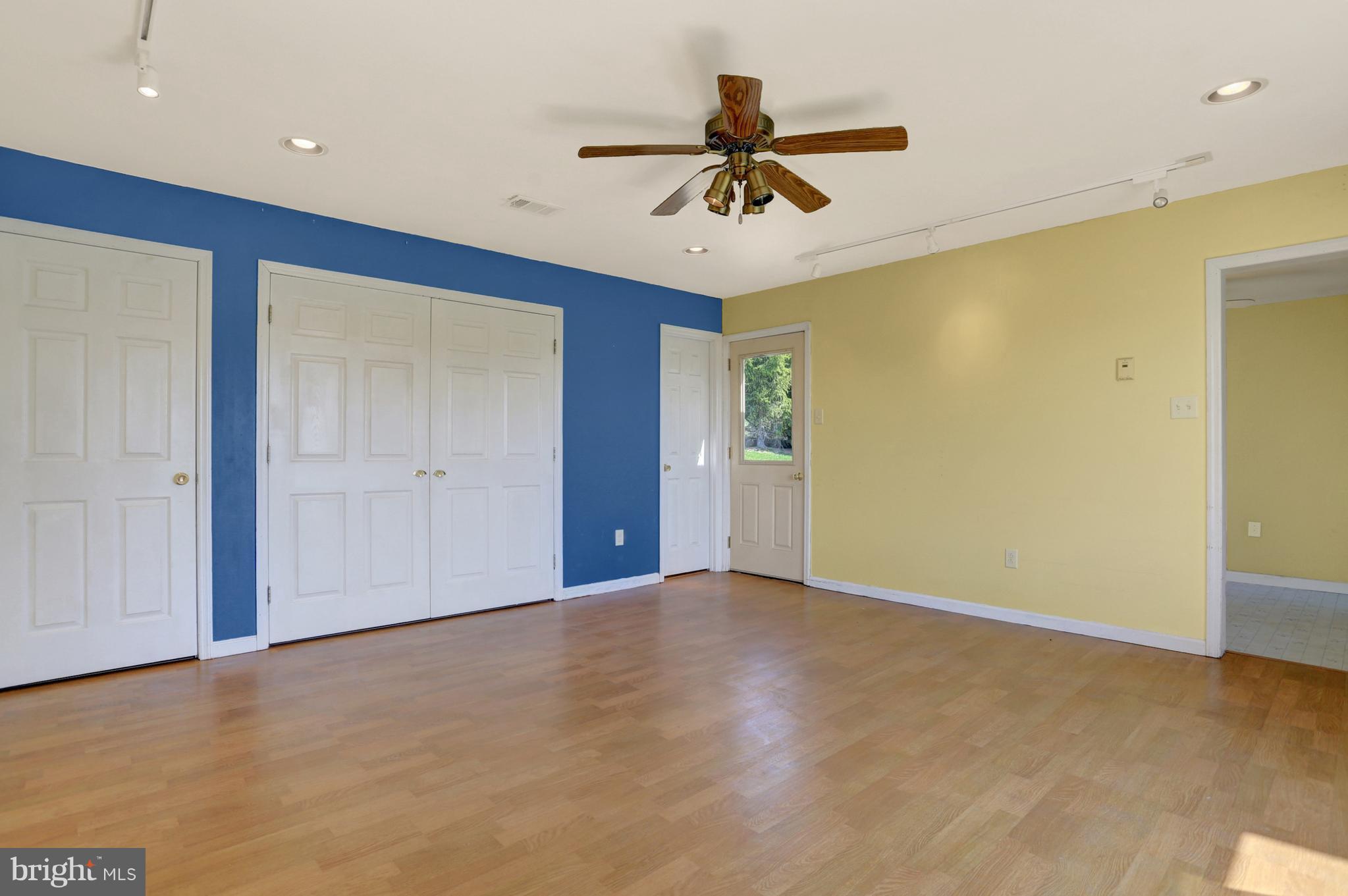 2510 Bachmans Valley Road Manchester, MD 21102 - Photo 5 of 30 Living Room