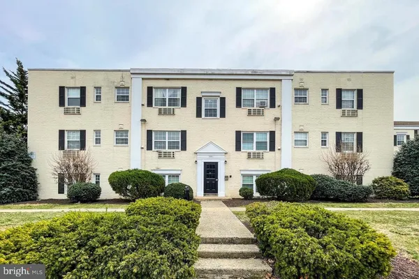 $1,750 | 2301 Farrington Avenue, Unit 303, Alexandria, VA 22303