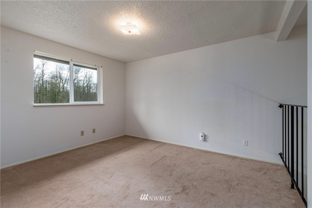 7456 Riverside Drive East Sumner, WA 98390 - Photo 15 of 40 an empty room with windows
