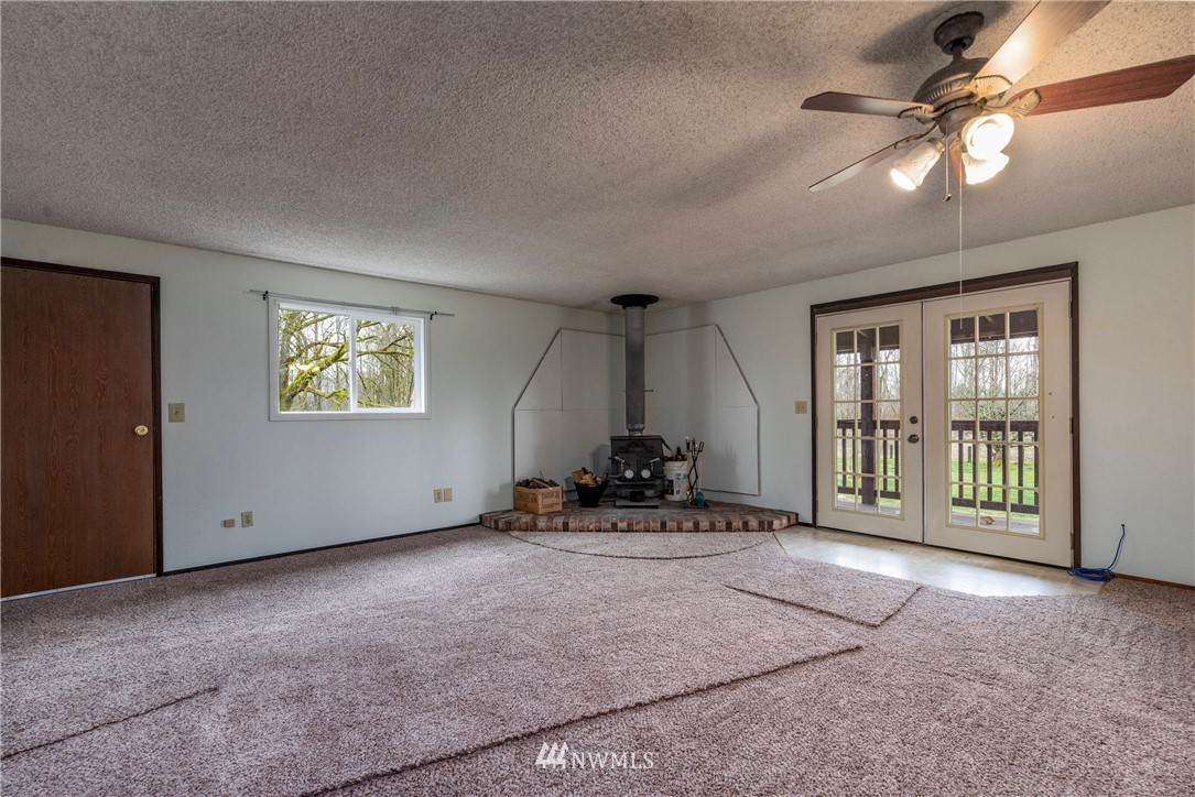 7456 Riverside Drive East Sumner, WA 98390 - Photo 26 of 40 a view of an empty room with a window