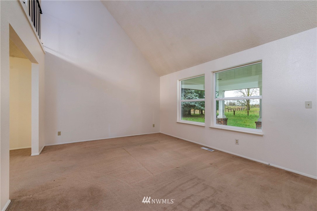 7456 Riverside Drive East Sumner, WA 98390 - Photo 8 of 40 an empty room with windows