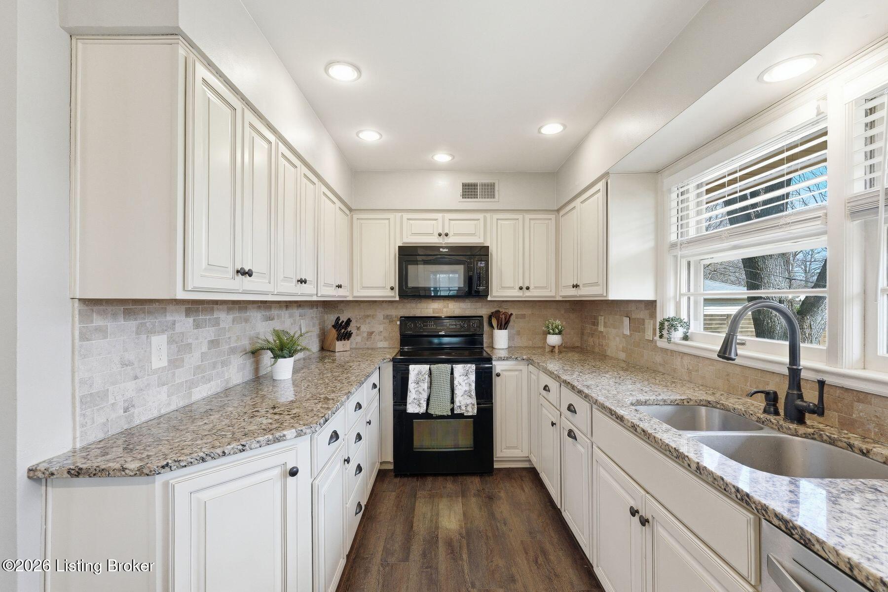 325 Brunswick Road Louisville, KY 40207 - Photo 11 of 44 photo_online_011