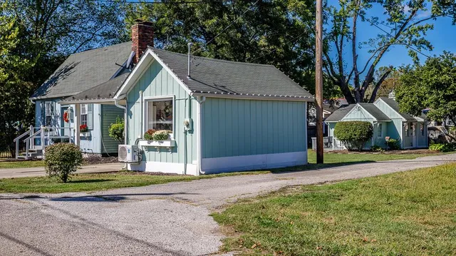 $299,900 | 19051 Mount Street, Metamora, IN 47030
