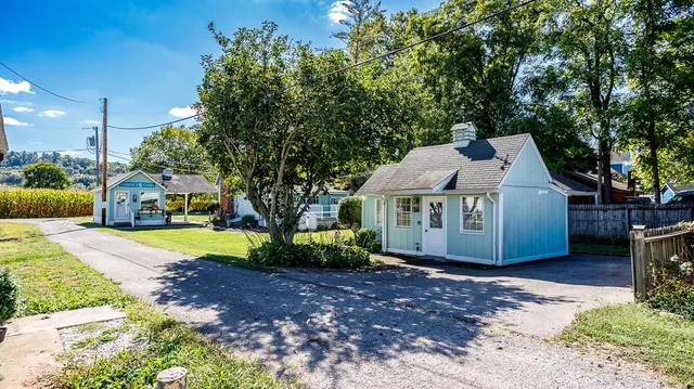 $299,900 | 19051 Mount Street, Metamora, IN 47030