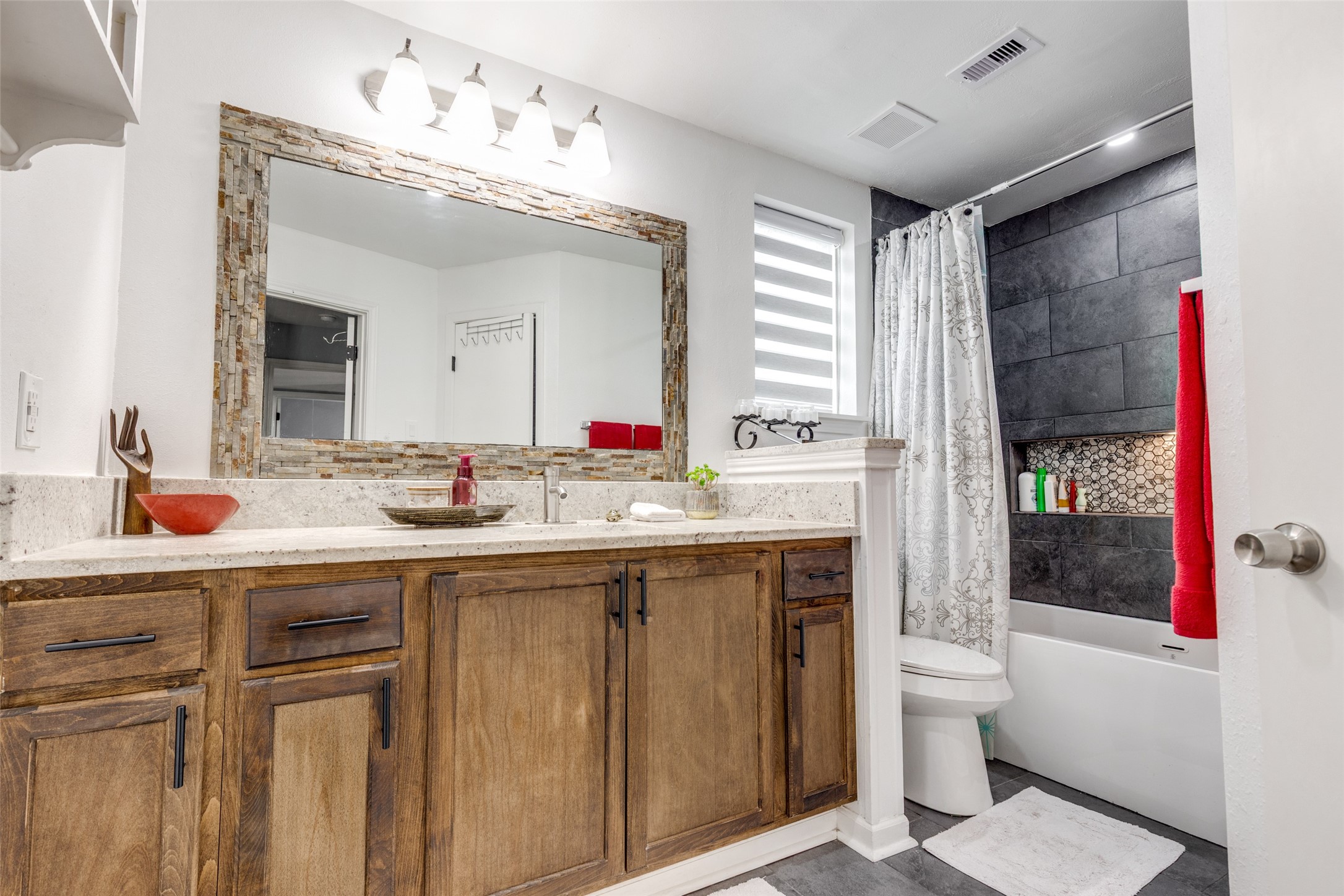 605 South Remington Drive Angleton, TX 77515 - Photo 18 of 25