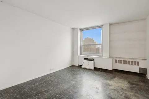 $275,000 | 1255 North Sandburg Terrace, Unit 2402, Chicago, IL 60610