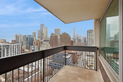 $275,000 | 1255 North Sandburg Terrace, Unit 2402, Chicago, IL 60610