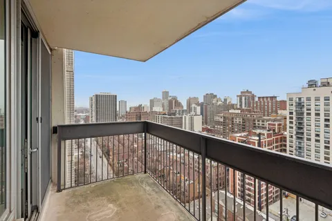 $275,000 | 1255 North Sandburg Terrace, Unit 2402, Chicago, IL 60610