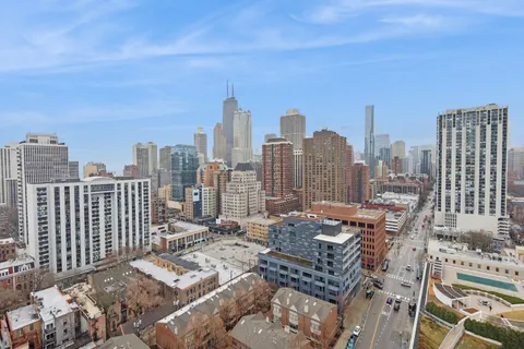 $275,000 | 1255 North Sandburg Terrace, Unit 2402, Chicago, IL 60610