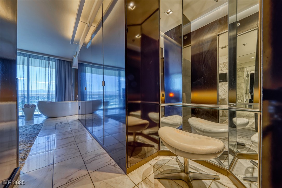 4381 West Flamingo Road, Unit 901 Las Vegas, NV 89103 - Photo 32 of 58 View of common area