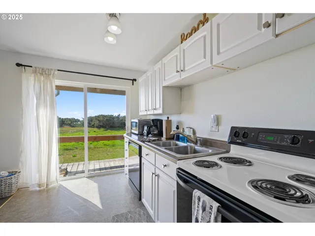 $700,000 | 269 South Pacific Street, Rockaway Beach, OR 97136