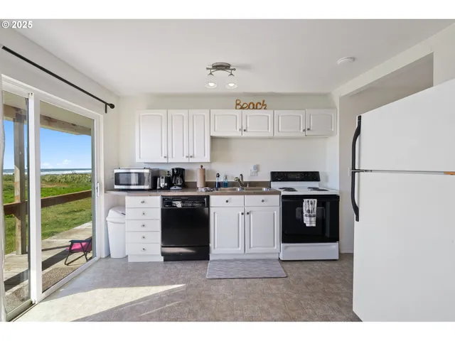 $700,000 | 269 South Pacific Street, Rockaway Beach, OR 97136